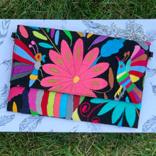 Load image into Gallery viewer, Tenango Embroidered Clutch Large