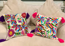 Load image into Gallery viewer, Tenango Pillow Cover