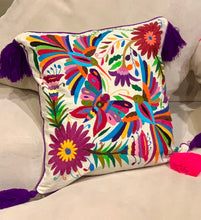 Load image into Gallery viewer, Tenango Pillow Cover