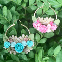 Load image into Gallery viewer, Small Floral Hoop Earrings