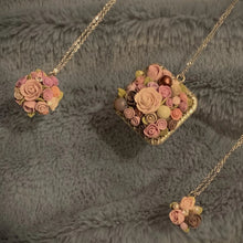 Load image into Gallery viewer, Floral Necklace
